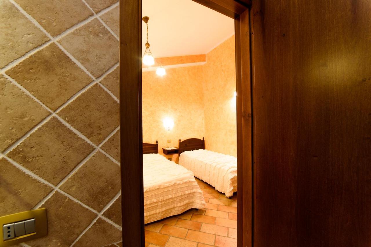 Vecchio Mulino Hotel Castel del Giudice Exterior photo